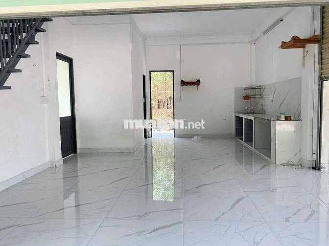 Nhà kế bên trường tiểu học Tương Bình Hiệp, rộng hơn 200m2 sân 4 ô tô