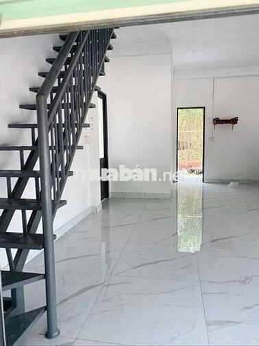 Nhà kế bên trường tiểu học Tương Bình Hiệp, rộng hơn 200m2 sân 4 ô tô