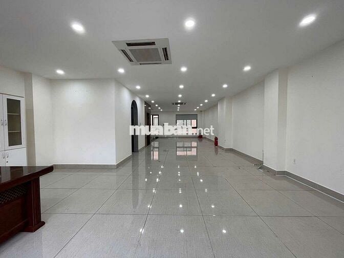 Cho thuê Nguyên sàn văn phòng đẹp, thang máy, máy lạnh đầy đủ