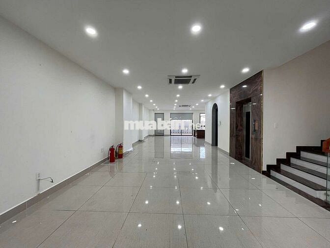 Cho thuê Nguyên sàn văn phòng đẹp, thang máy, máy lạnh đầy đủ