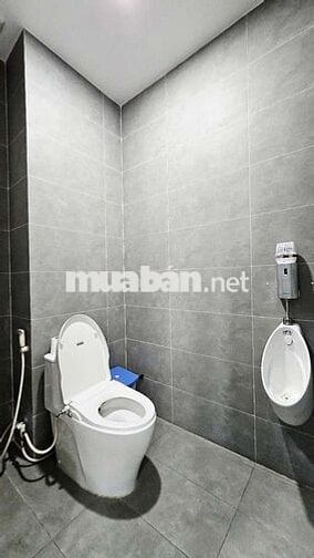 Cho thuê nguyên tầng văn phòng đẹp, setup full nội thất cho 20 nhân sự