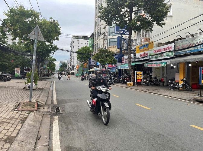 Nhà 1 trệt 3 lầu st Đường chính Lâm văn Bền Quận 7