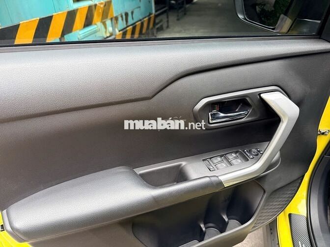 Toyota Raize 2024 Vàng đen 5814 km
