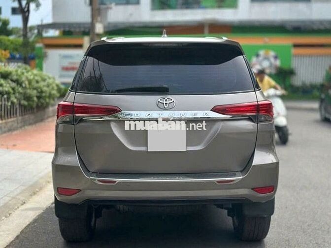 Toyota Fortuner G AT 2019 máy dầu màu xám