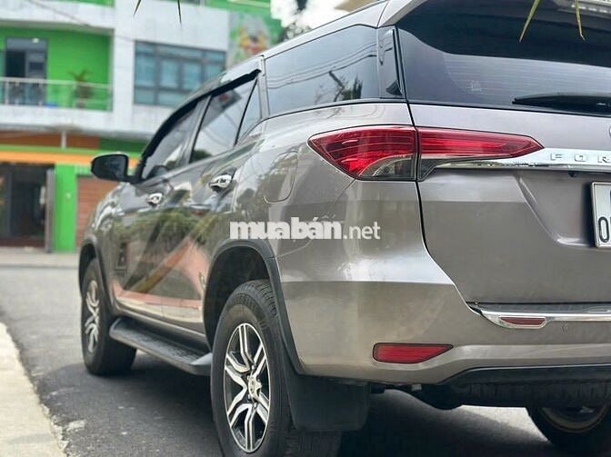 Toyota Fortuner G AT 2019 máy dầu màu xám