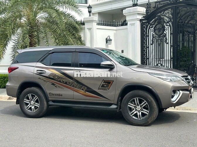 Toyota Fortuner G AT 2019 máy dầu màu xám
