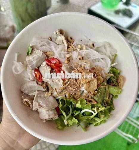 Tuyển phục vụ quán ăn sáng trưa