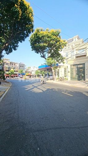 Siêu phẩm 5 tầng ngay MT Trương Công Định khu Bàu Cát. DT: 4x26(101,7m