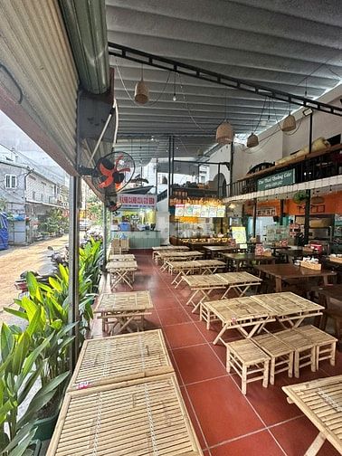 Cần sang lại quán ăn tọa lạc tại vị trí cực kỳ đắc địa, ngay góc ngã 3
