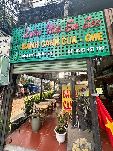 Cần sang lại quán ăn tọa lạc tại vị trí cực kỳ đắc địa, ngay góc ngã 3