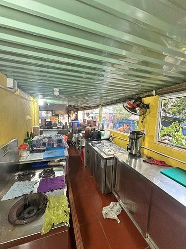 Cần sang lại quán ăn tọa lạc tại vị trí cực kỳ đắc địa, ngay góc ngã 3