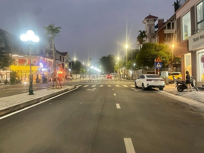 BÁN NHÀ 2,5 TẦNG THỊ TRẤN SÓC SƠN - TRỤC KINH DOANH - 80m RA CHỢ SÓC S