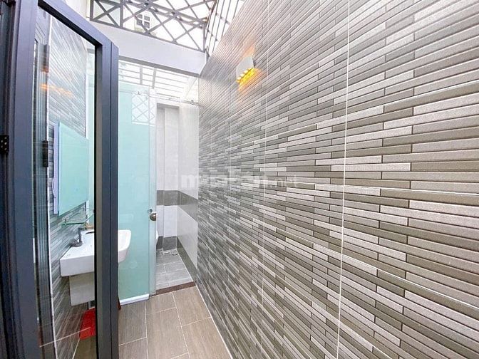 Bán Nhà 4 Tầng Sân Thượng _ Có Thang Máy _ DT 5m x 17 KDC Anh Tuấn