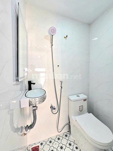 Bán Nhà Trệt Lầu 3 P.Ngủ _ Sổ Riêng _ Vị Trí Đẹp Góc 2 MT