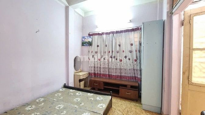 Cho thuê nhà ngõ Giếng Mứt, Bạch Mai, DT 40m2, 4 tầng, 4 phòng ngủ