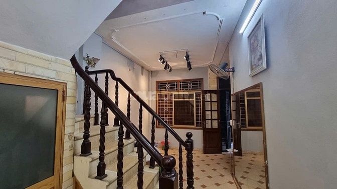 Cho thuê nhà ngõ Giếng Mứt, Bạch Mai, DT 40m2, 4 tầng, 4 phòng ngủ