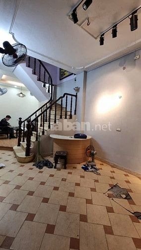 Cho thuê nhà ngõ Giếng Mứt, Bạch Mai, DT 40m2, 4 tầng, 4 phòng ngủ