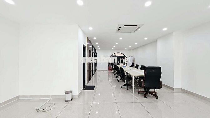 Cho thuê mặt bằng sang trọng đường lớn,oto đậu thoải mái Vạn Phúc City