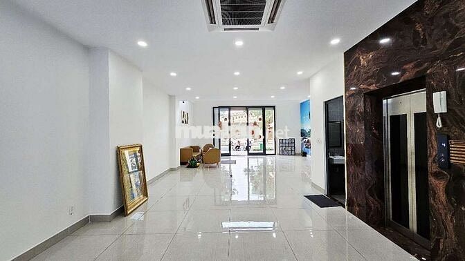 Cho thuê mặt bằng sang trọng đường lớn,oto đậu thoải mái Vạn Phúc City