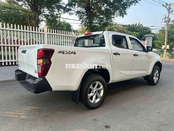 Isuzu D-Max UTZ800 2 cầu số sàn nhập Thái 2026