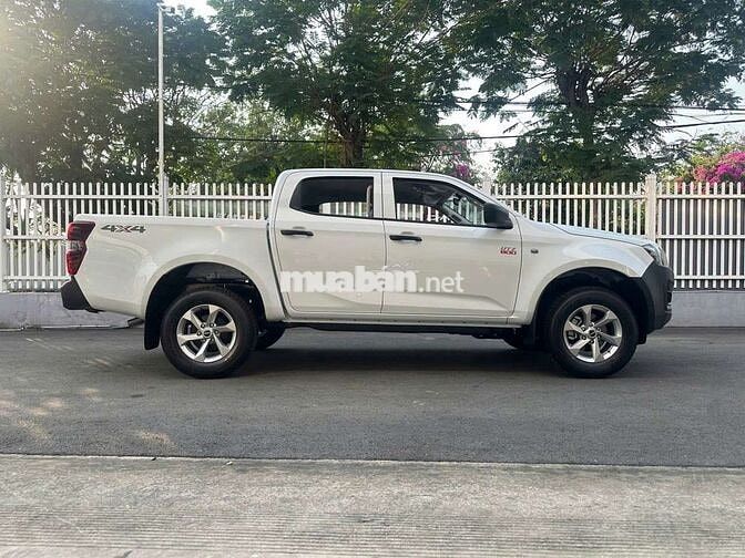 Isuzu D-Max UTZ800 2 cầu số sàn nhập Thái 2026