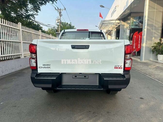 Isuzu D-Max UTZ800 2 cầu số sàn nhập Thái 2026