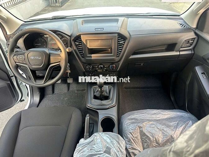 Isuzu D-Max UTZ800 2 cầu số sàn nhập Thái 2026