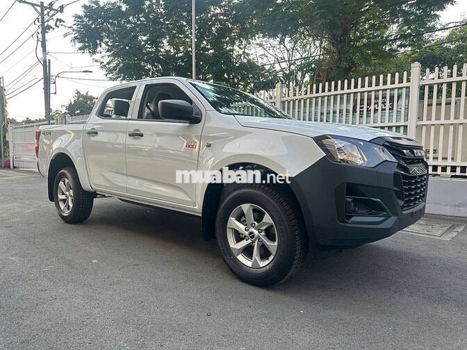 Isuzu D-Max UTZ800 2 cầu số sàn nhập Thái 2026