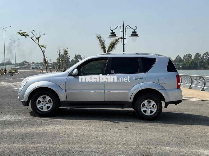 Ssangyong Rexton 2009 Bạc