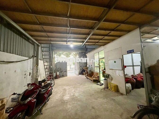 Cần cho thuê  kho Xưởng Hóc Môn DT 10 x 45 có gác Lửng Giá 30 triệu TL