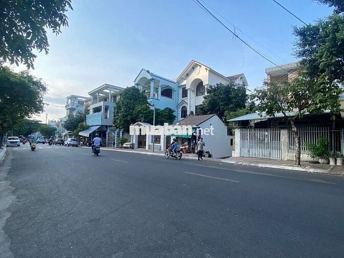 BÁN BIỆT THỰ SANG TRỌNG TRÊN ĐƯỜNG VEN BIỂN TRẦN PHÚ - 3 TẦNG x 274M2