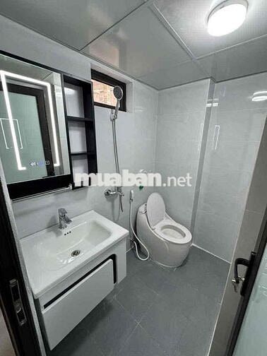 Nhà Mới Cầu Giấy 40m2 - 5 Tầng - Ở Ngay - Kinh Doanh - Ngõ Thông - Vip