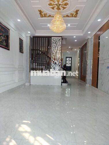 Chủ đi định cư nước ngoài nên cần bán nhà