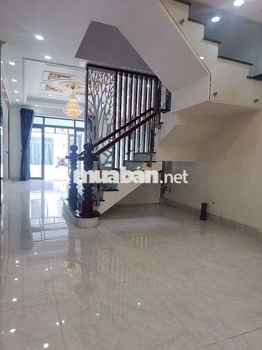 Chủ đi định cư nước ngoài nên cần bán nhà