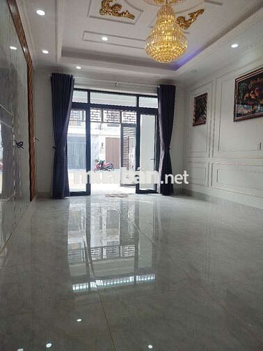 Chủ đi định cư nước ngoài nên cần bán nhà