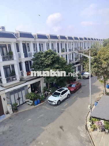 Chủ đi định cư nước ngoài nên cần bán nhà