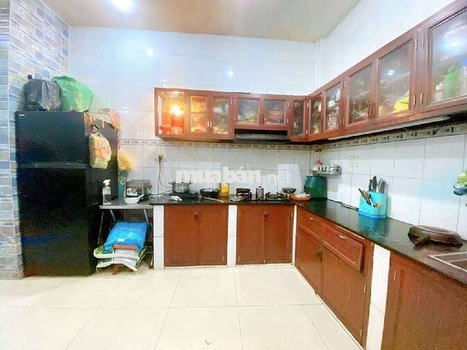CHỦ ĐỊNH CƯ BÁN GẤP 3T/230 HXH NGAY ĐẦM SEN - HOÀ BÌNH - SÁT MẶT TIỀN 
