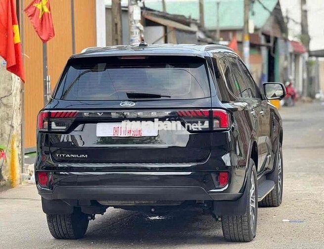 Bán Ford Everest 2022 Titanmium hỗ trợ bank