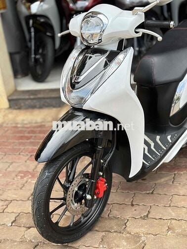 Honda SH Mode 2023 Trắng đen