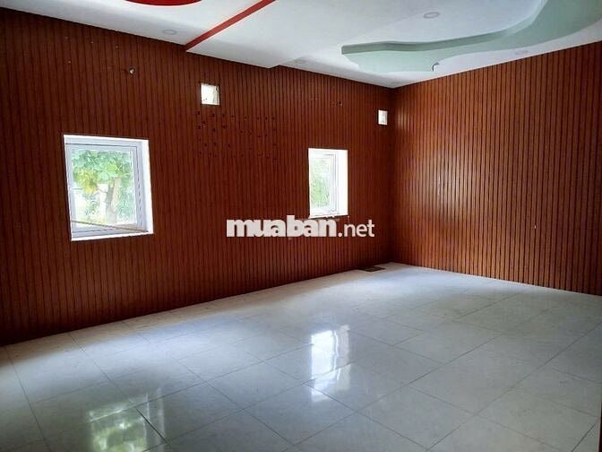 Cho Thuê Nhà Đường Hoàng Việt, Tân Bình ( 15x20m - KD TỰ DO )
