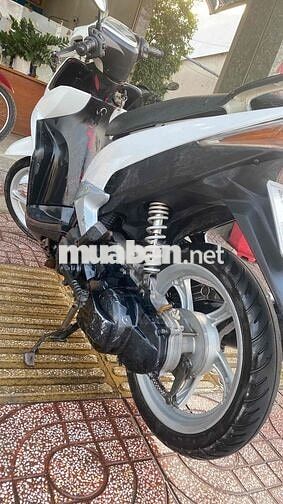 Yamaha Luvias 2012 màu Trắng