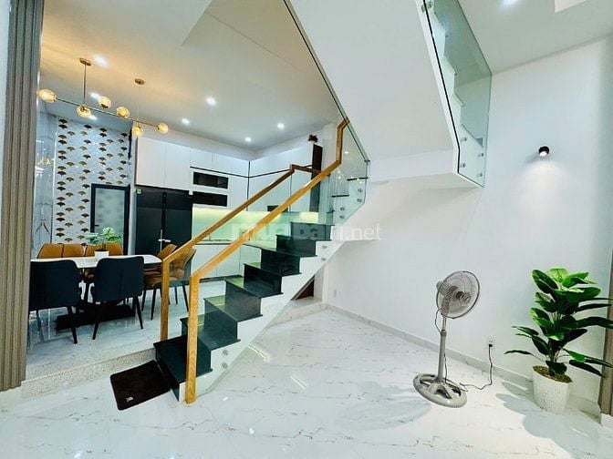 Bán gấp nhà hẻm xe hơi đường Âu Cơ ngay chợ Võ Thành Trang, sổ hồng.