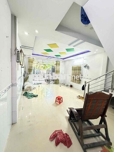 cho thuê nhà mới sạch sẽ gần ngã 5 vl lầu suốt 3p ban công rộng giá rẻ