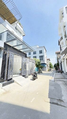 Bán Nhà 3 Tầng Sân Thượng _ MT Đường 8m _ Ngay Trung Tâm Thị Trấn NB