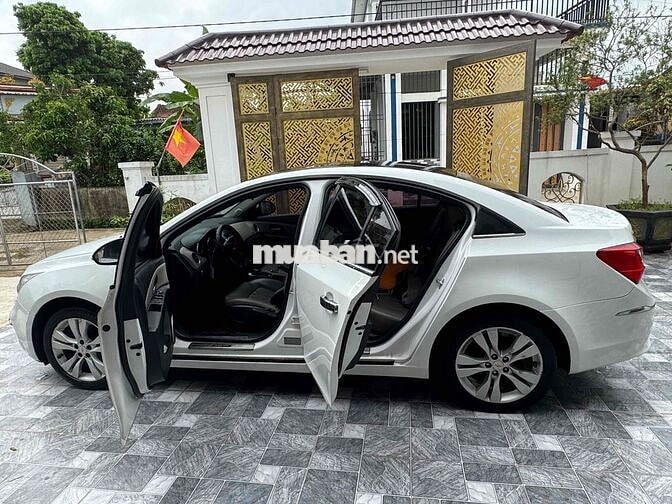 Chevrolet Cruze Trắng Tự động