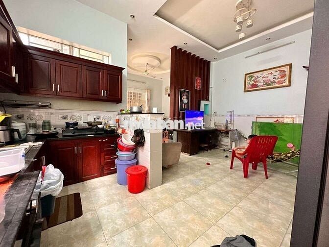 TRUNG TÂM TP DĨ AN, NHÀ NGANG 9M, DT 149M2 HẺM 4M, NHỈN 4 TỶ TL NHANH
