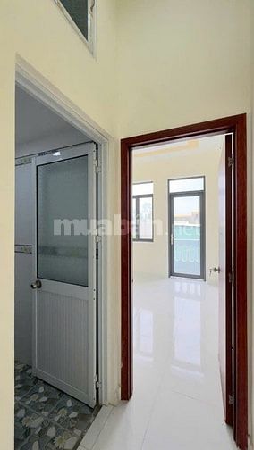 Bán Đất Tặng 2 Căn Nhà Riêng Biệt _ DT 6m x 20m _ Sổ Riêng _ Long Hậu