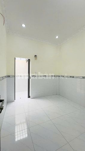 Bán Đất Tặng 2 Căn Nhà Riêng Biệt _ DT 6m x 20m _ Sổ Riêng _ Long Hậu