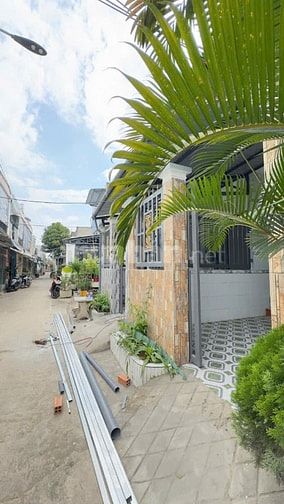 Bán Đất Tặng 2 Căn Nhà Riêng Biệt _ DT 6m x 20m _ Sổ Riêng _ Long Hậu