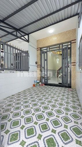 Bán Đất Tặng 2 Căn Nhà Riêng Biệt _ DT 6m x 20m _ Sổ Riêng _ Long Hậu